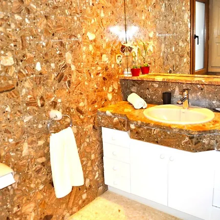 Retiro, 1 By Bookindenia