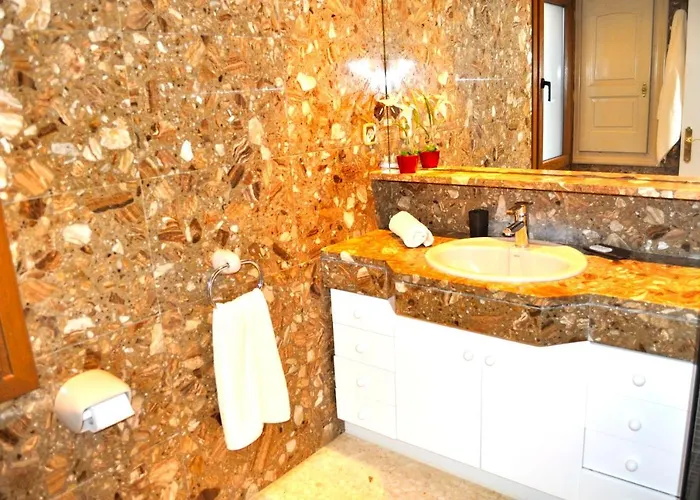 Retiro, 1 By Bookindenia